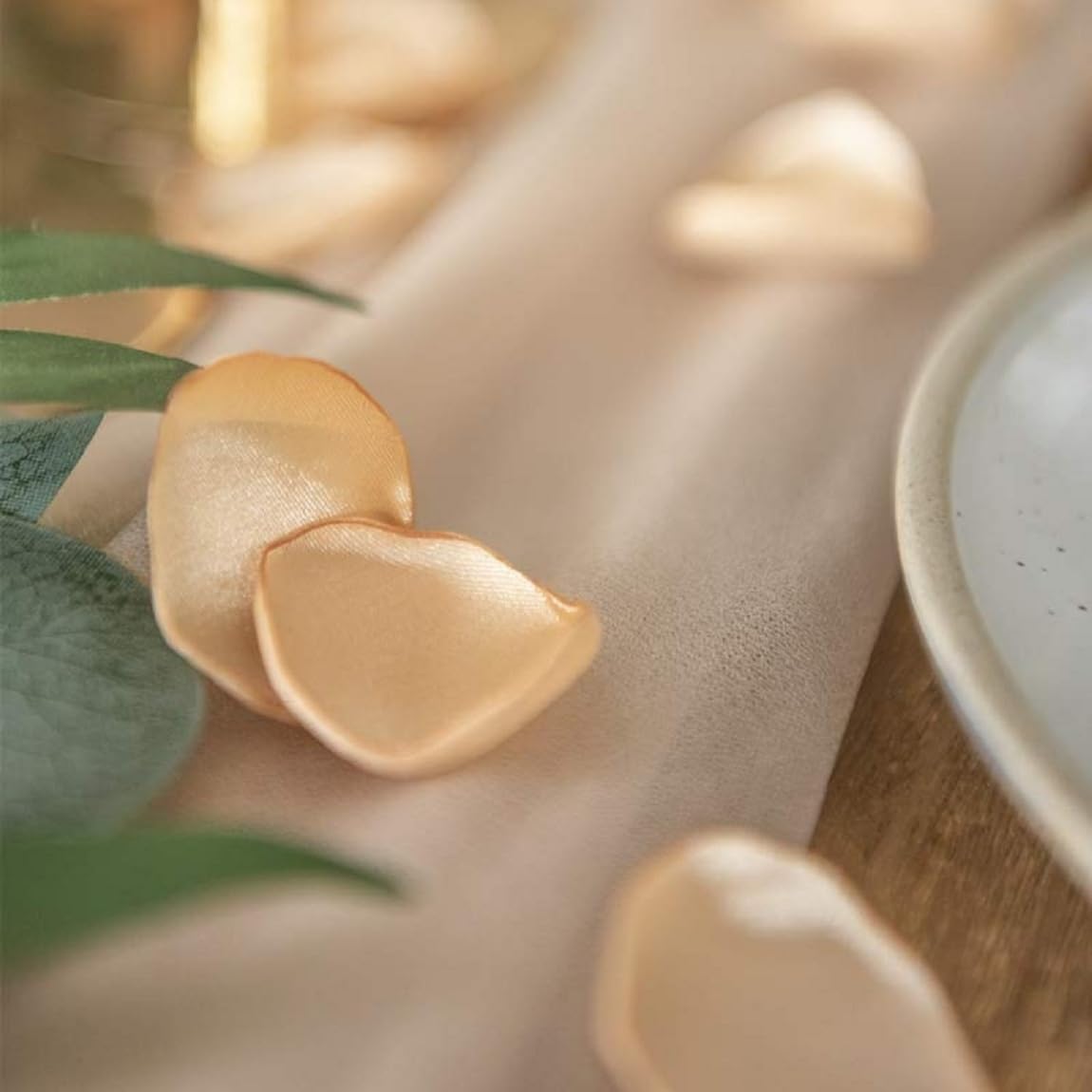 200pcs Silk Rose Petals for Wedding Decoration Champagne