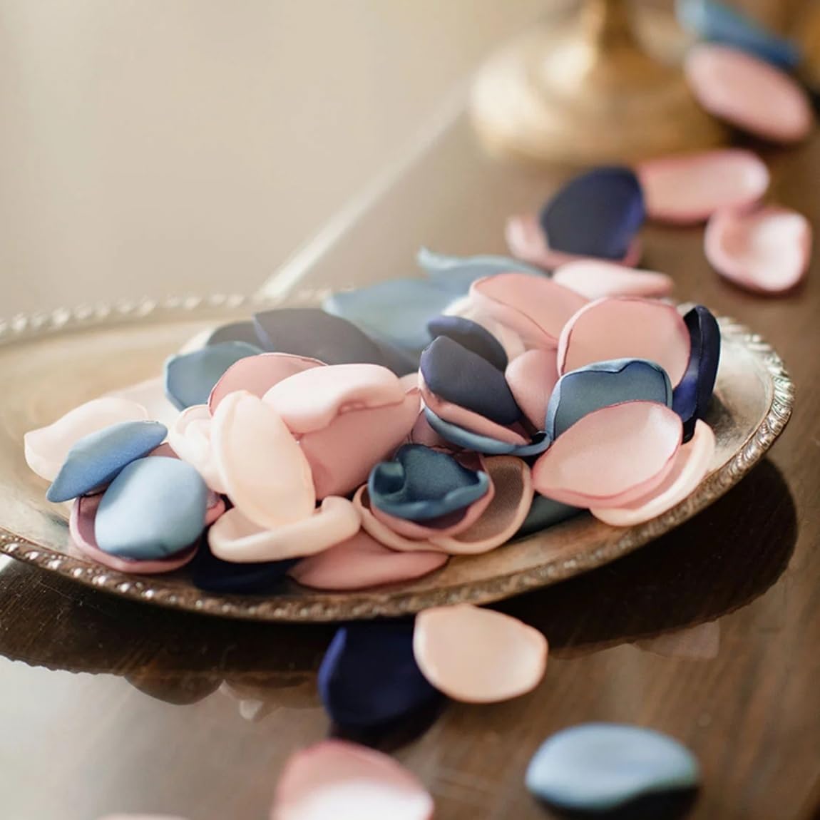 200pcs Silk Rose Petals for Wedding Decoration Champagne